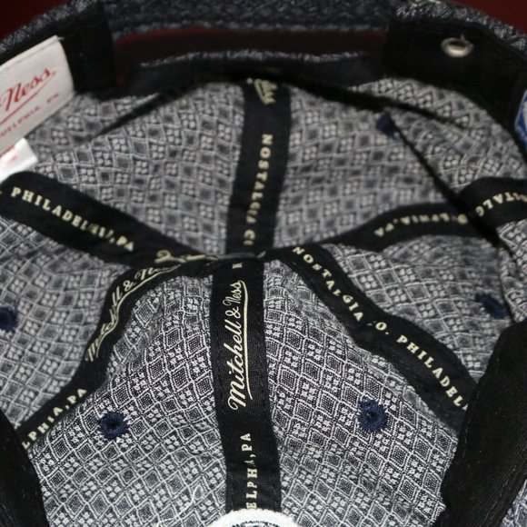 Los Angeles Lakers Mitchell & Ness Adjustable Gray Strapback - Picture 3 of 3